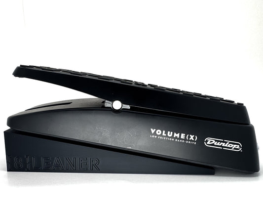 The [8]LEANER Angled Pedal Riser from Nicholls Custom Designs being used to give lift to a Dunlop DVP Volume(x) 