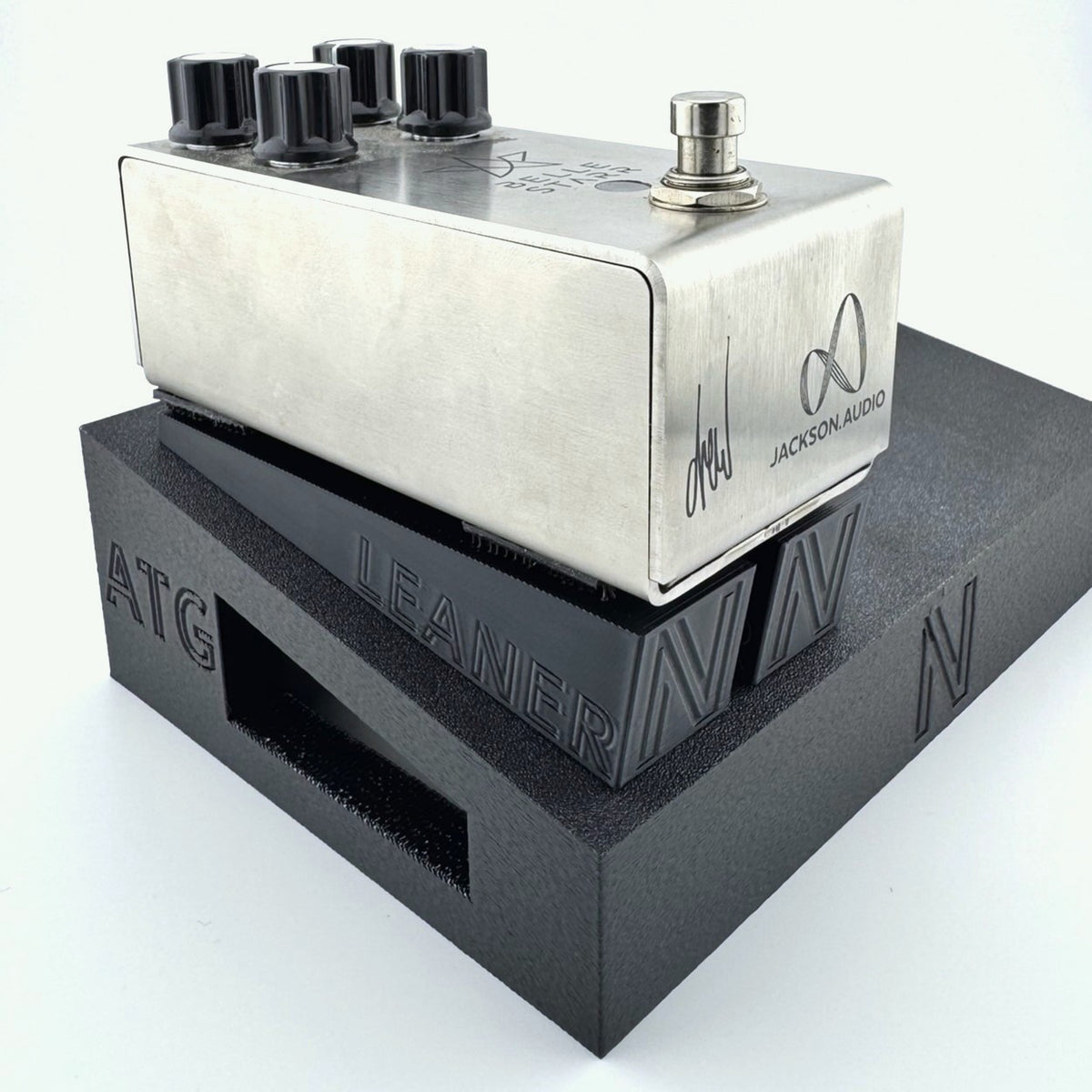 LEANER - ANGLED PEDAL RISER